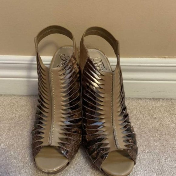 Fergie Animal Print Peep Toe Heels - Size 7 - Picture 2 of 5